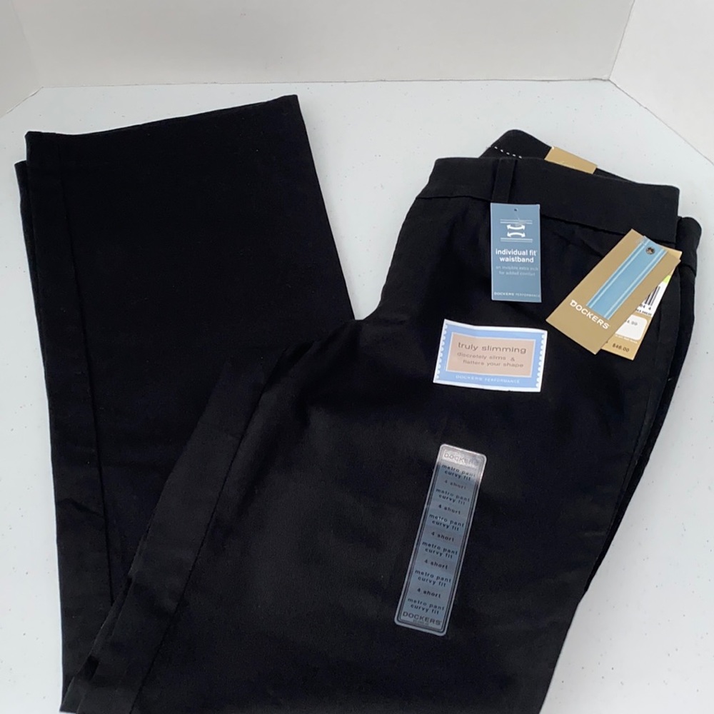 Dockers Womens Size 4 Short Slacks Pants Black